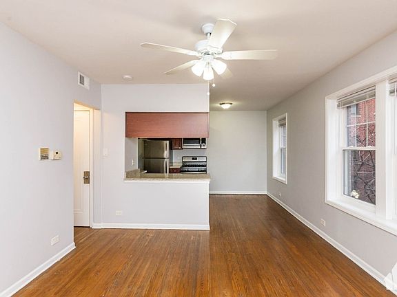 3rd image of 3708-14 N Sheffield Ave #3708-207