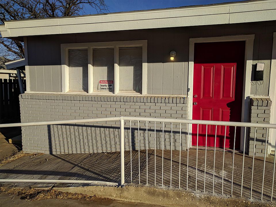 2nd image of 2703 E 2nd St #B