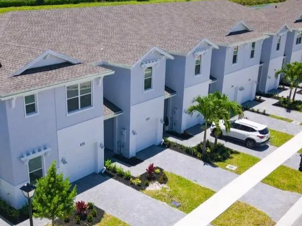 675 SE Lake Falls St, Port Saint Lucie, FL 34984