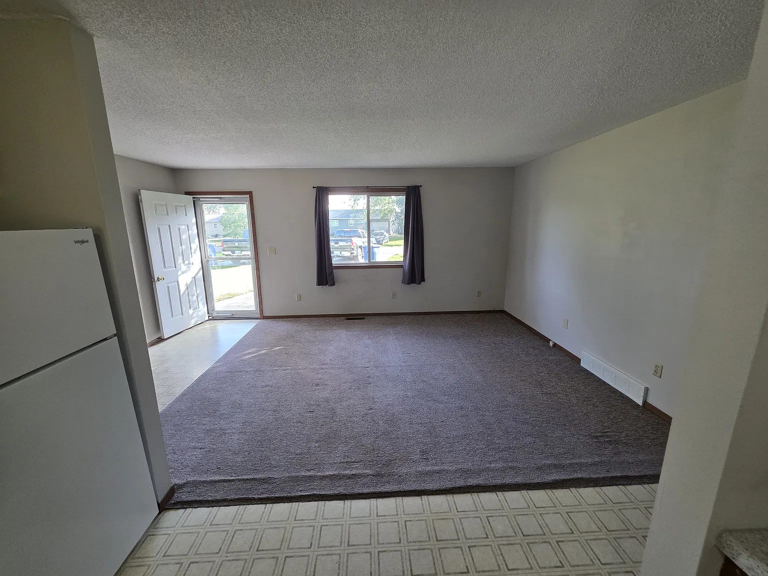 2 bed, 700 sqft, $965 — Photo 2