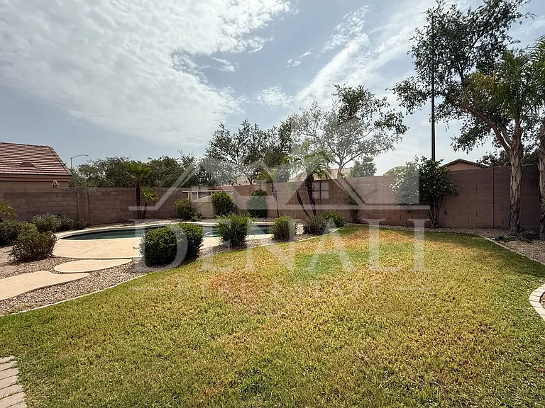 805 S Esmeralda — Photo 30