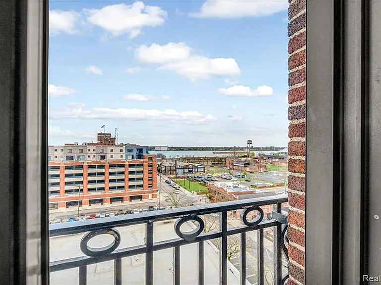 2900 E Jefferson Ave #D601 — Photo 9