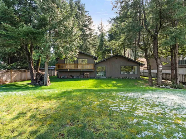 30 Robertson Cres, Hope, BC V0X 1L4