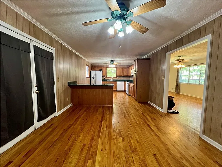 6695 Courtney Dr — Photo 7