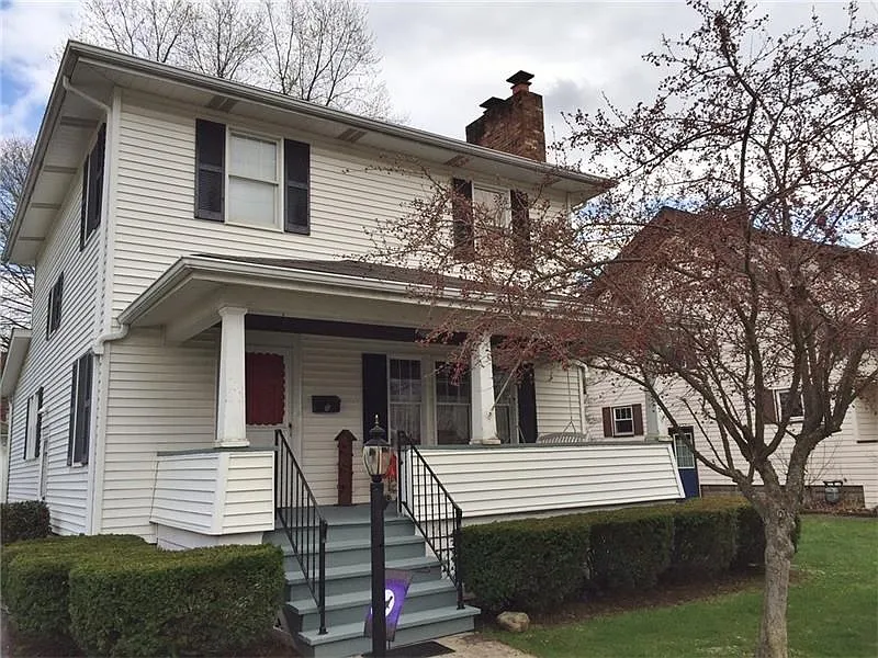 608 Spring St photo 1