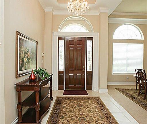 GORGEOUS ENTRY WITH TRAY CEILINGS