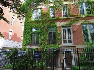 W Maple St, Chicago, IL 60610