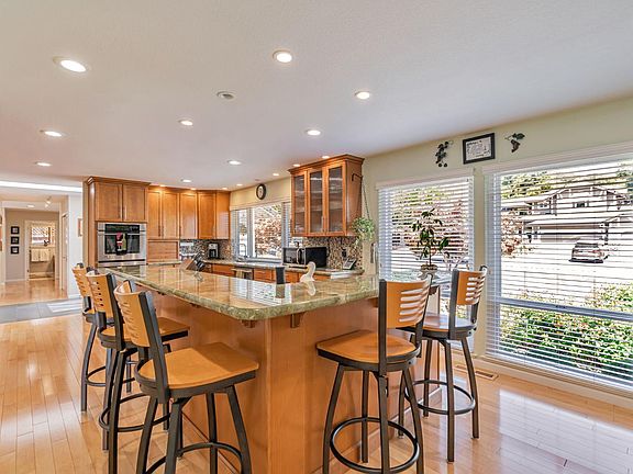4th image of 9489 Vinecrest Road