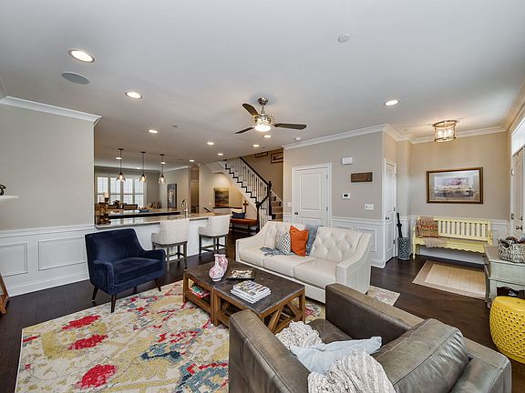 5th image of 361 E Liberty Dr