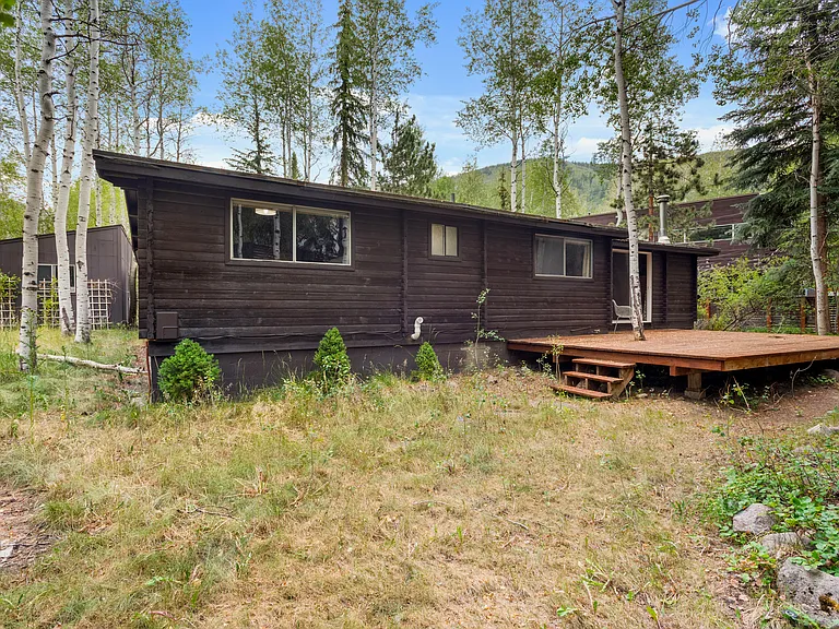 1285 Riverside Dr — Photo 7