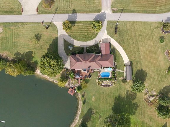 3rd image of 459 Bluegrass Way
