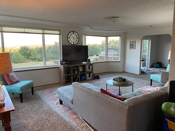 3rd image of 923 S Woodland