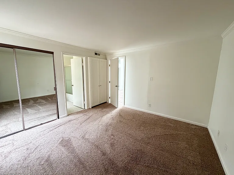 2525 E 19th St #10 — Photo 5