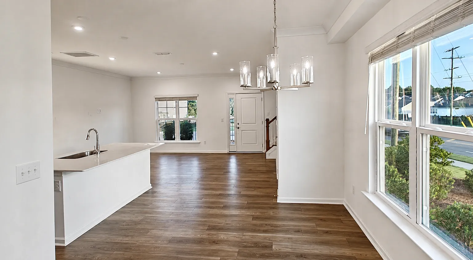 3 bed, 2.5 bath, 1585 sqft, $1,950 — Photo 4