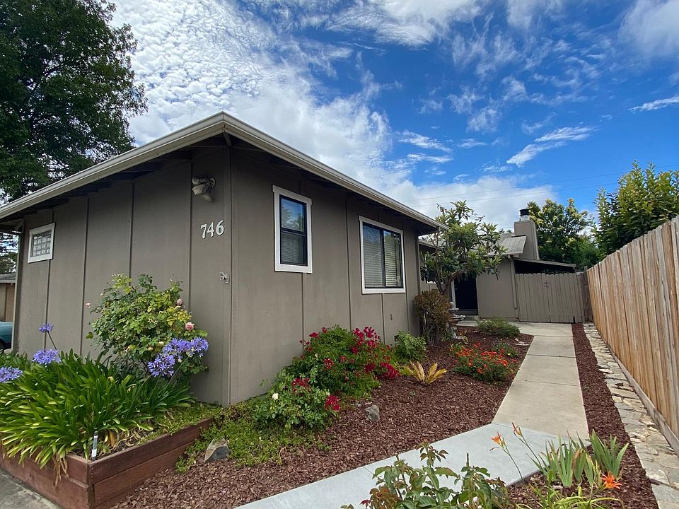 Exterior front walkway