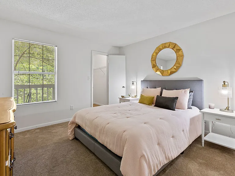 Guest Bedroom-Sherwood Deluxe