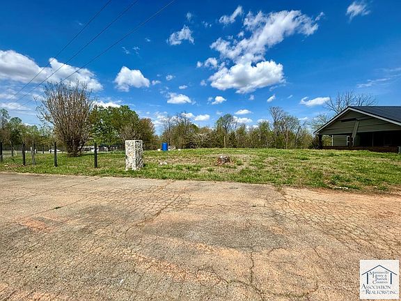 4th image of 745 Giles Rd