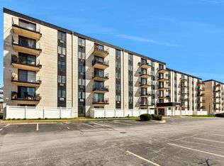 9737 Fox Glen Dr #1A, Niles, IL 60714