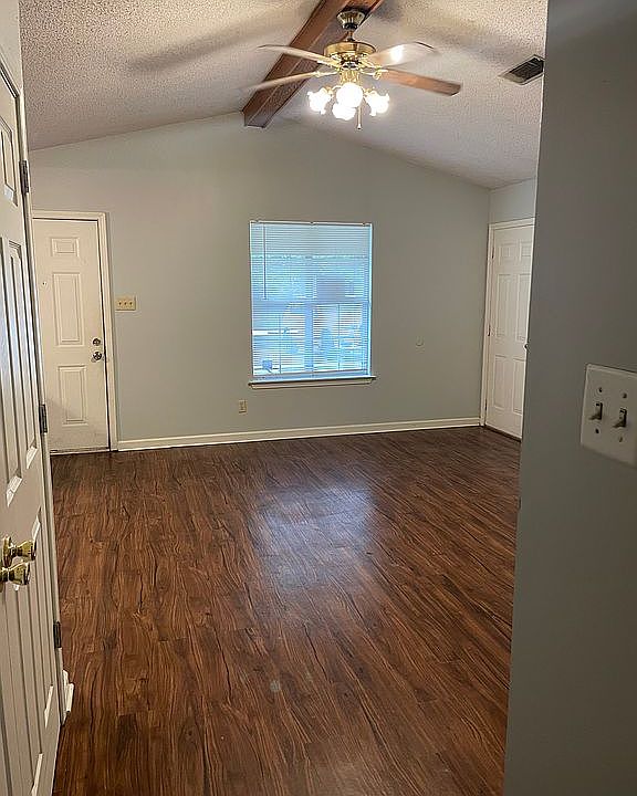 2nd image of 106 Chestnut Dr
