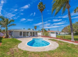 11445 6th St E, Treasure Island, FL 33706