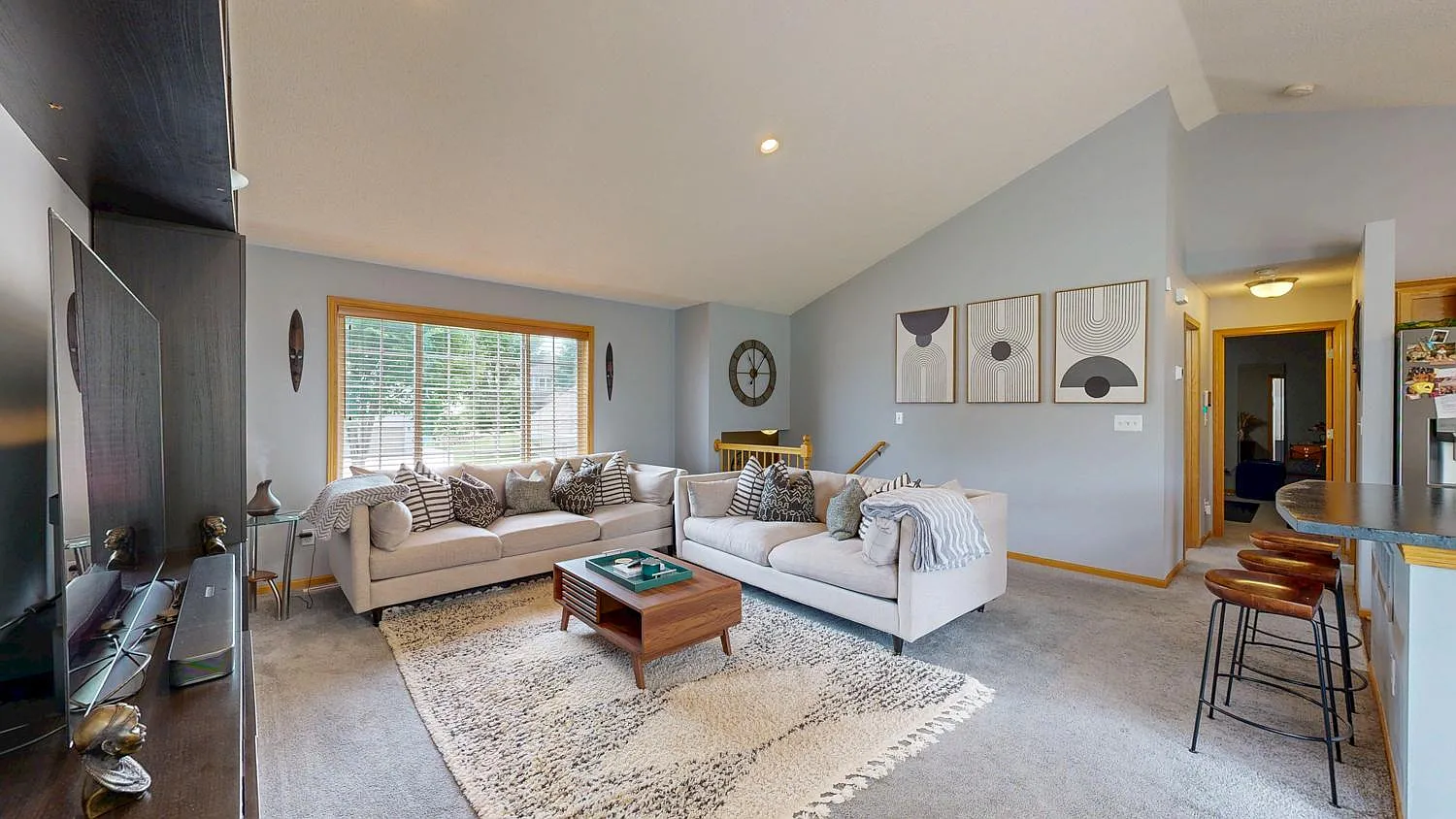 4 bed, 2.0 bath, 2552 sqft, $2,500 — Photo 4