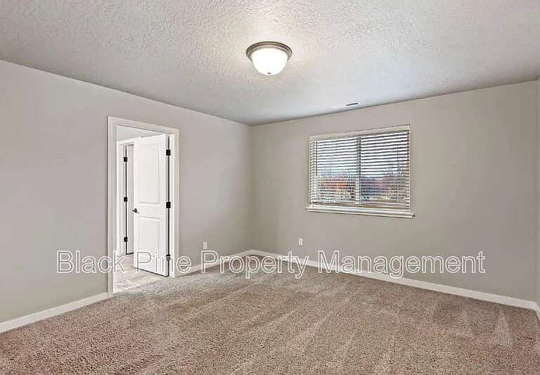 1873 N Justin Ave — Photo 22