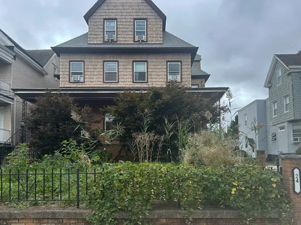 26 E 32nd St #3, Bayonne, NJ 07002