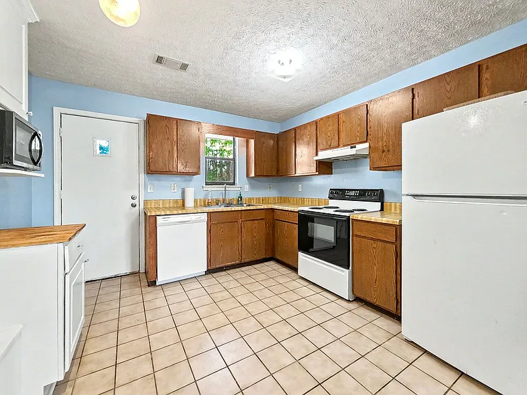 Tibbitts Drive Duplex — Photo 7