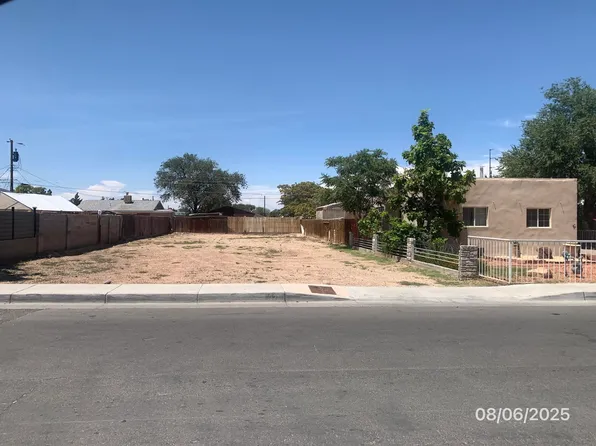 321 Dallas St SE, Albuquerque, NM 87108