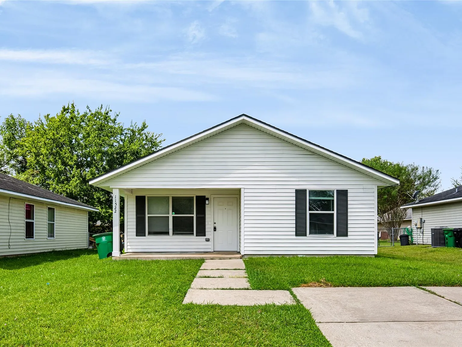 3 bed, 1.0 bath, 1078 sqft, $1,650 — Photo 1