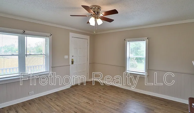 1400 Maple St — Photo 12