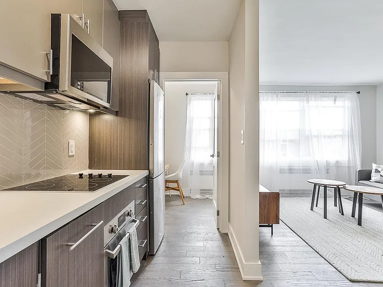 448 Spadina Rd — Photo 1