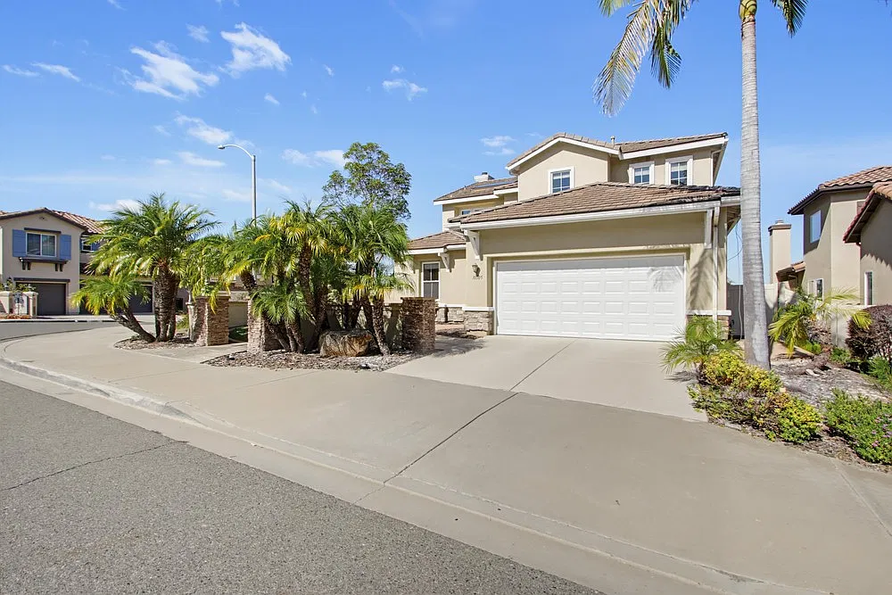 5 bed, 3108 sqft, $5,995 — Photo 2