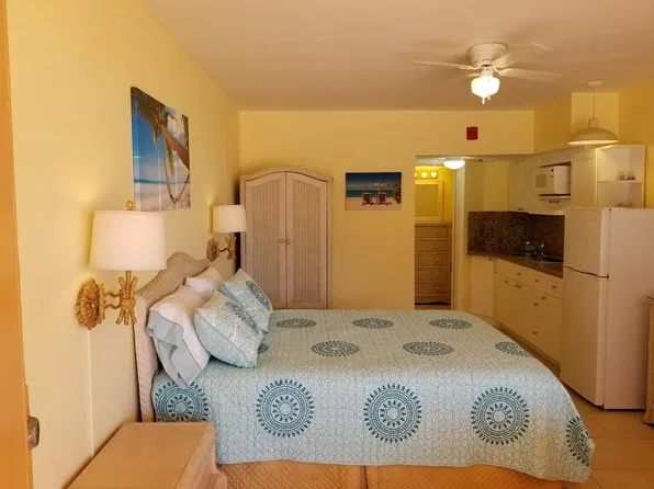 18335 Collins Ave, North Miami Beach, FL 33160