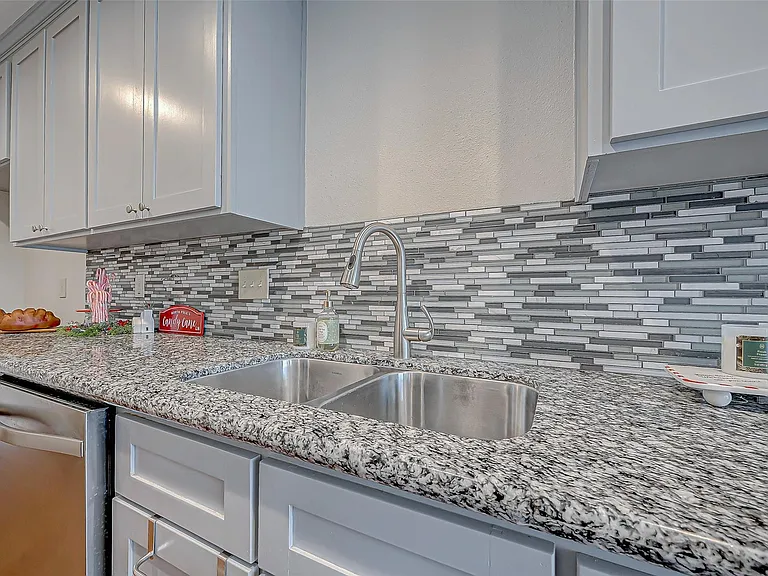 2022 Highland Hills Dr — Photo 3