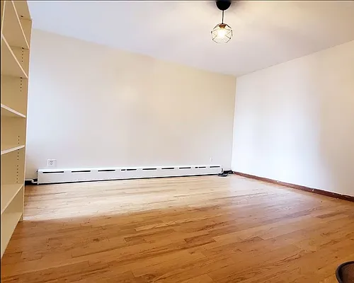 Rented by Aron Fried, LREB | media 4