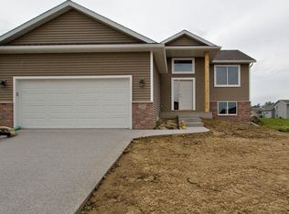 5860 Lloyd St NW, Rochester, MN 55901