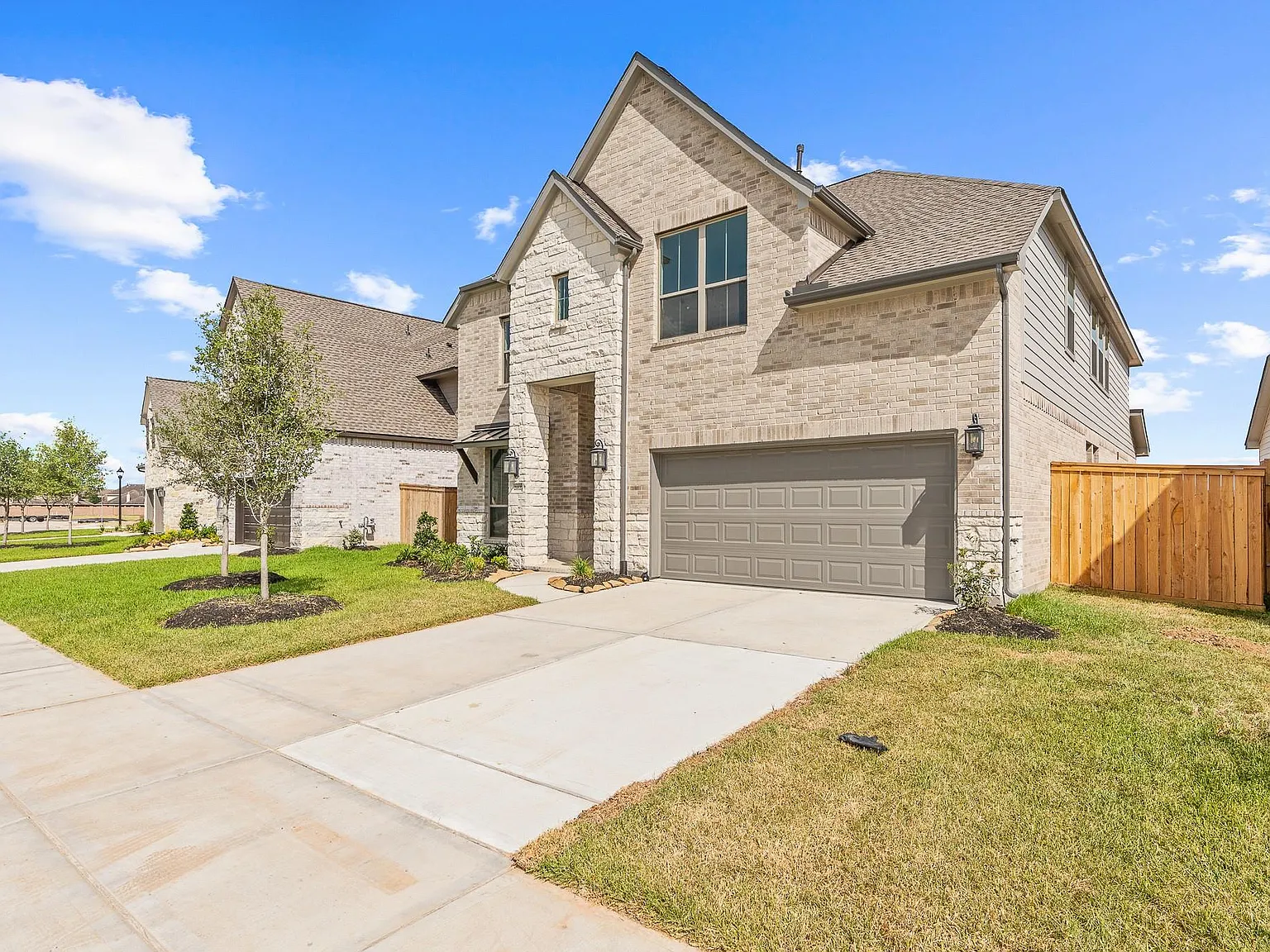 4 bed, 3.5 bath, 3137 sqft, $3,700 — Photo 2
