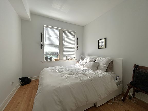 2nd image of 2127 N Richmond St #2