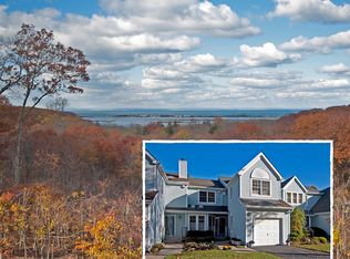 402 Mountain Ridge Dr, Mount Sinai, NY 11766