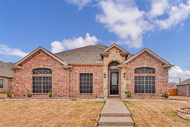 1st image of 905 Regal Bluff Ln