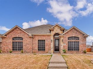 905 Regal Bluff Ln, Desoto, TX 75115
