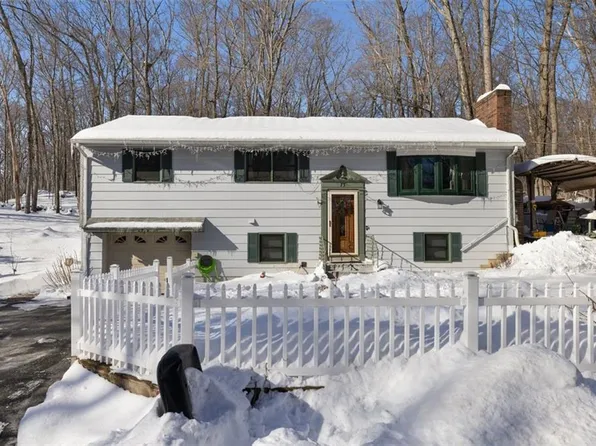 73 Westwood Dr, Cumberland, RI 02864