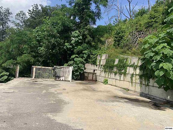 4th image of 831 Sourwood Dr