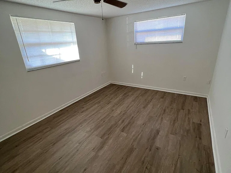 7833 Cayuga Dr — Photo 14