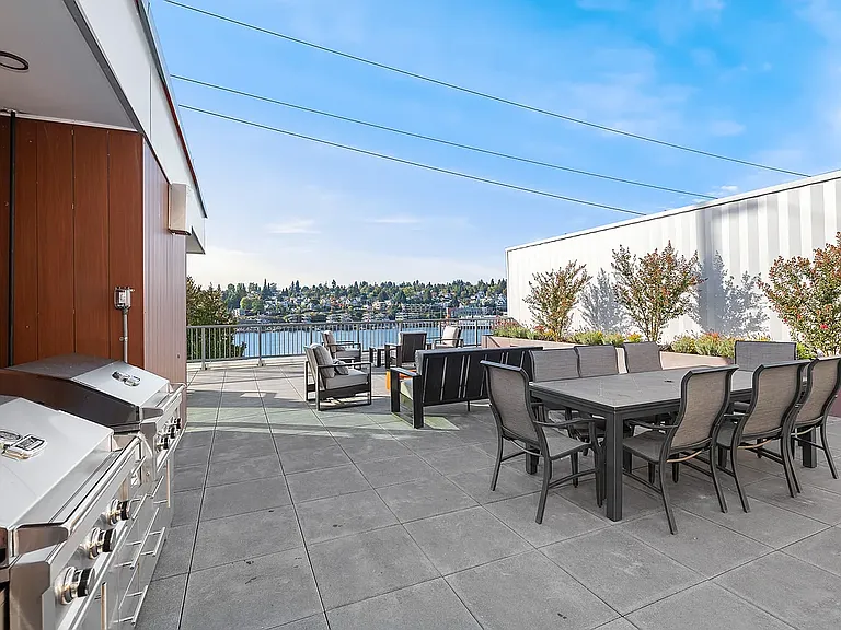 Flow Eastlake Apartments — Photo 7