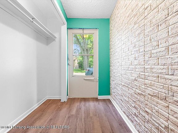 3rd image of 110 Abbott Rd