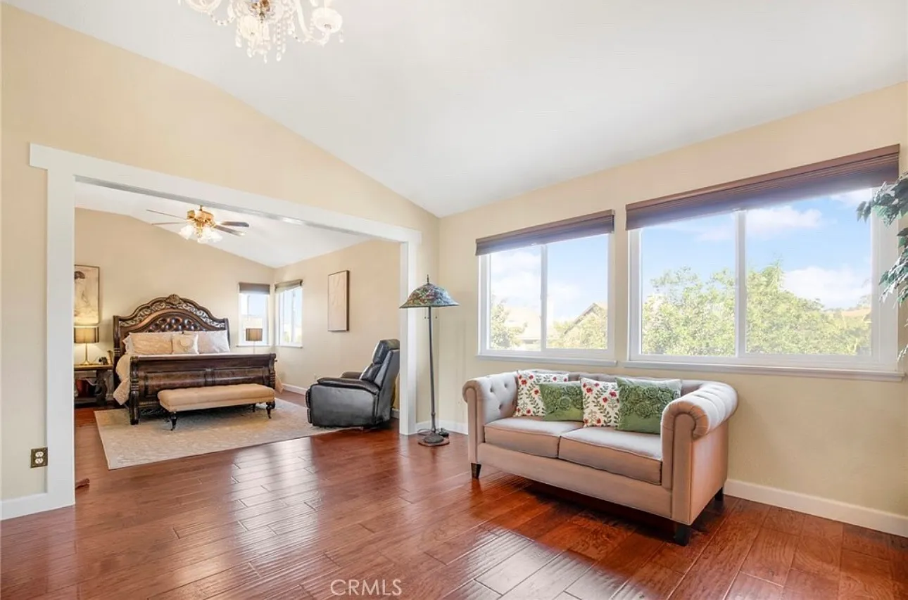 5 bed, 2868 sqft, $5,280 — Photo 3