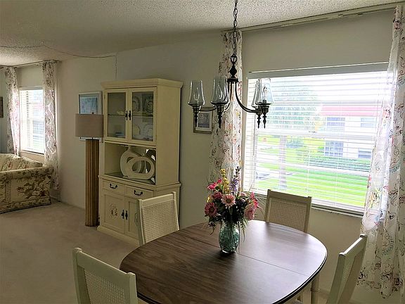 3rd image of 78 Royal Oak Dr