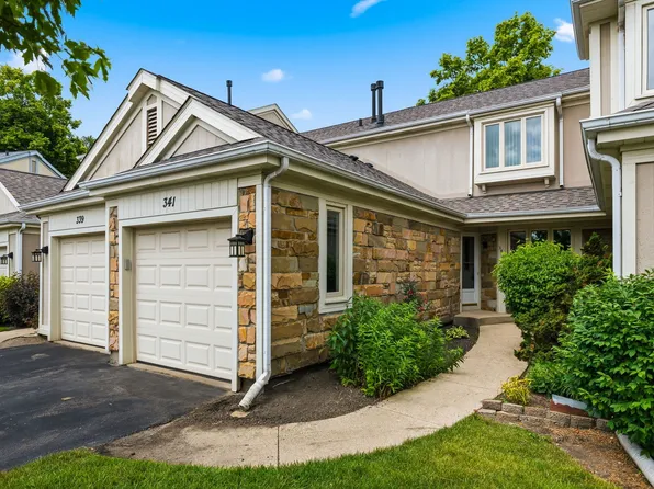341 Redwing Dr, Deerfield, IL 60015